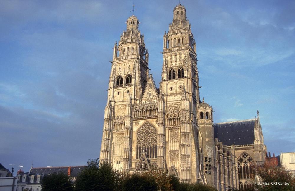 דירות טור L'Historique / Basilique St Martin מראה חיצוני תמונה