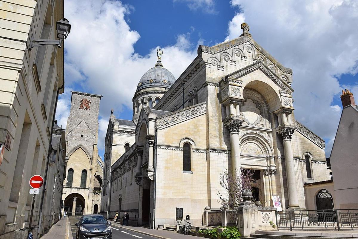 דירות טור L'Historique / Basilique St Martin מראה חיצוני תמונה
